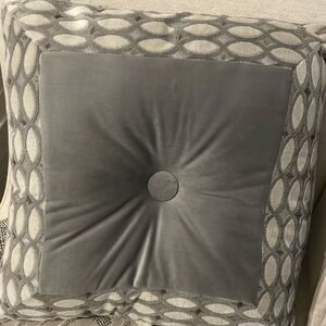 J. Queen NY velvet accent pillows silver gray/Creams 16 x16 new